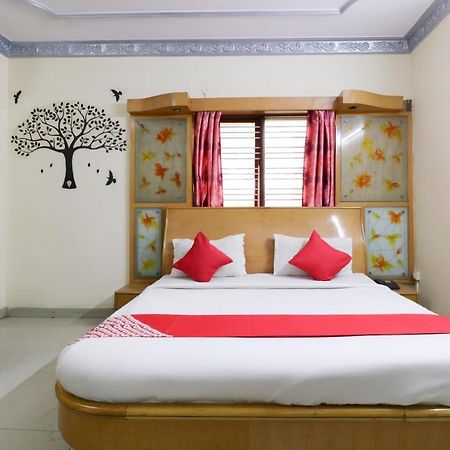 Oyo 71675 New Aishwarya Comforts Hotel Bangalore Exterior foto