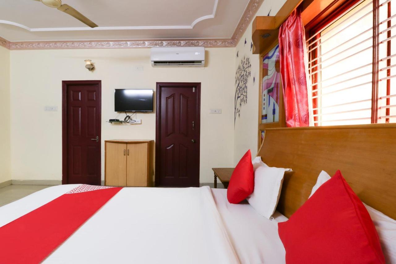 Oyo 71675 New Aishwarya Comforts Hotel Bangalore Exterior foto